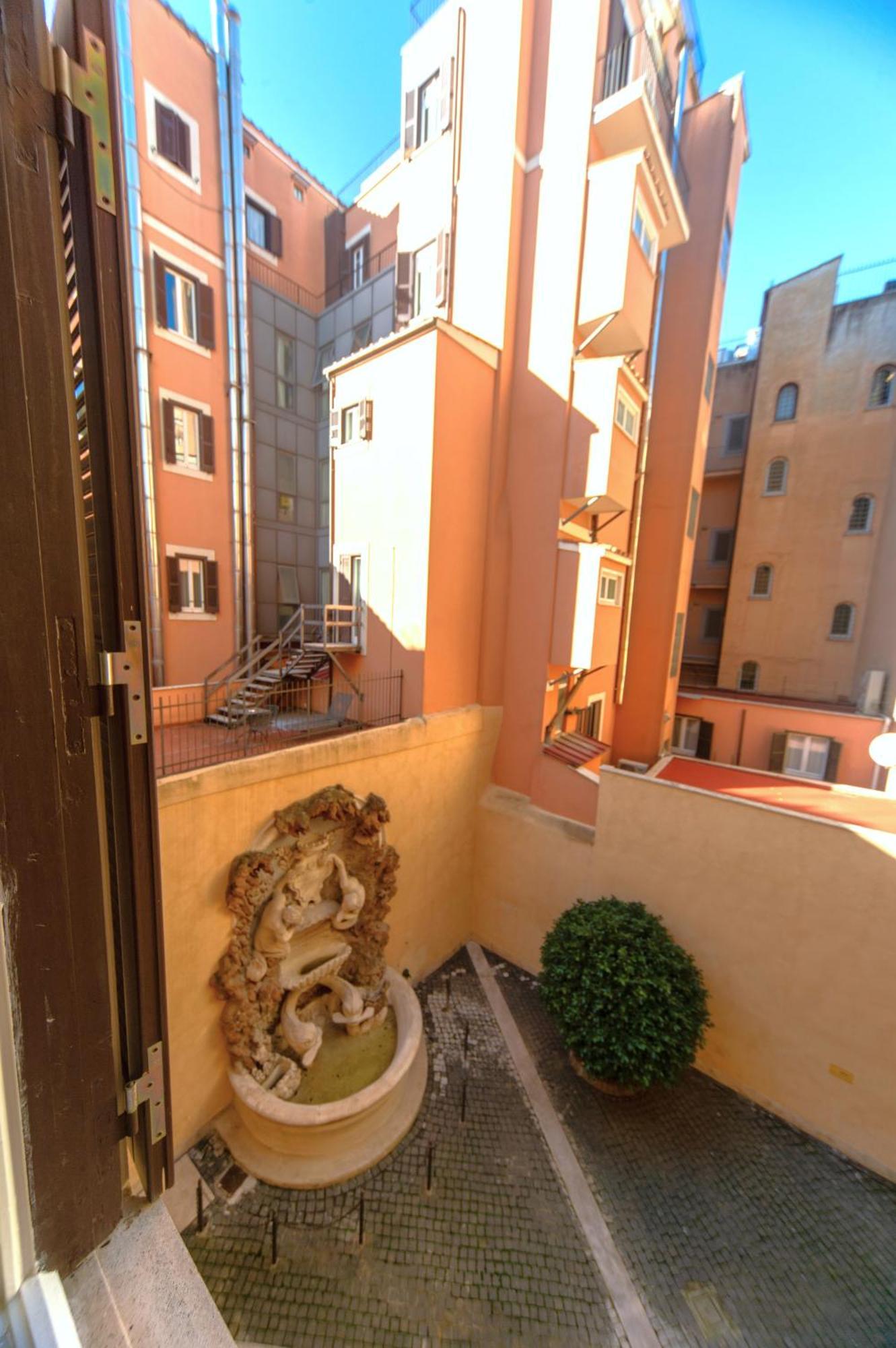 Bernini Stay, Next To Trevi Fountain 罗马 外观 照片